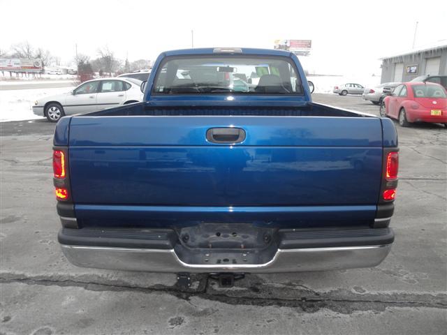 Dodge Ram Pickup 2000 photo 2