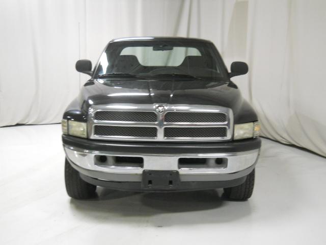 Dodge Ram Pickup 2000 photo 1