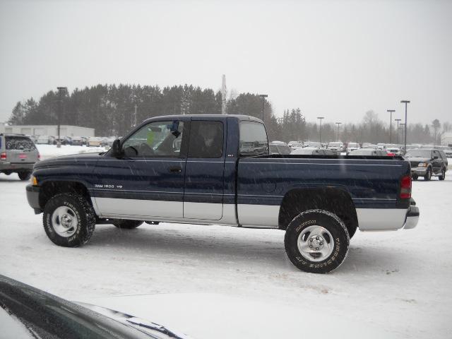 Dodge Ram Pickup 2000 photo 1