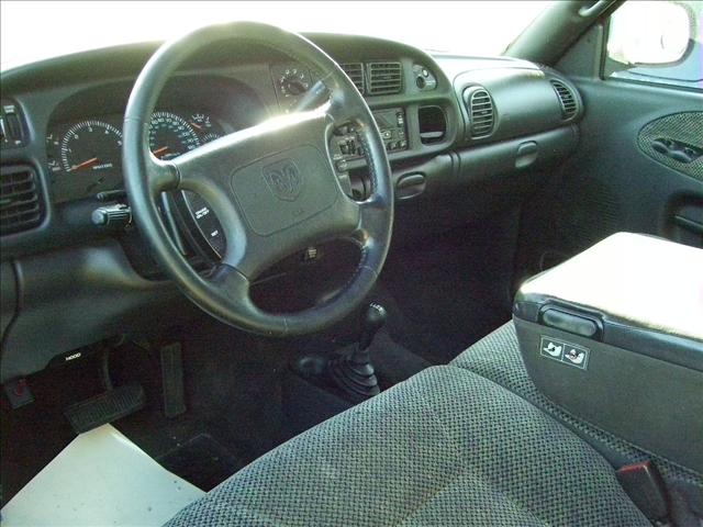 Dodge Ram Pickup 2000 photo 1