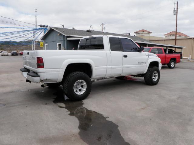 Dodge Ram Pickup 2000 photo 4