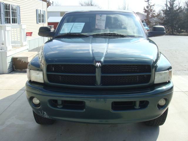 Dodge Ram Pickup 2001 photo 2