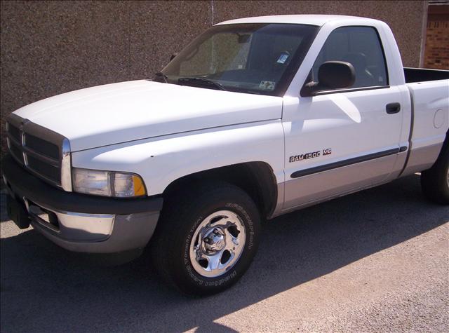 Dodge Ram Pickup 2001 photo 2