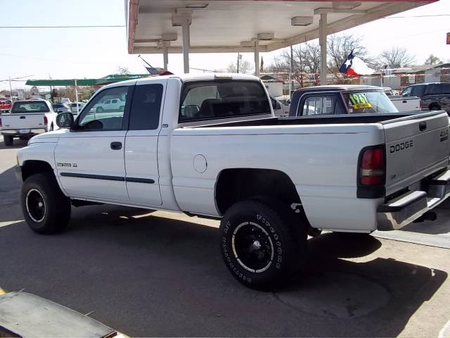 Dodge Ram Pickup 2001 photo 2