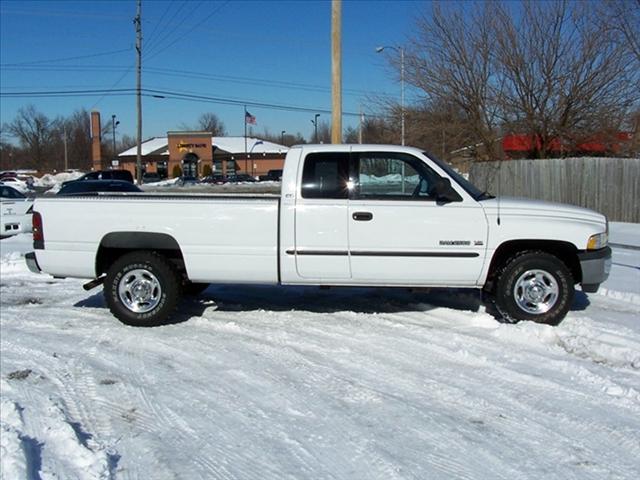 Dodge Ram Pickup 2001 photo 2