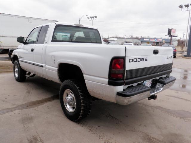 Dodge Ram Pickup 2001 photo 2