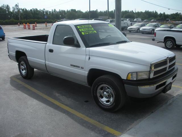 Dodge Ram Pickup 2001 photo 2