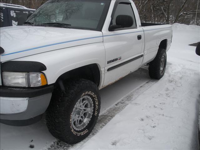 Dodge Ram Pickup 2001 photo 2