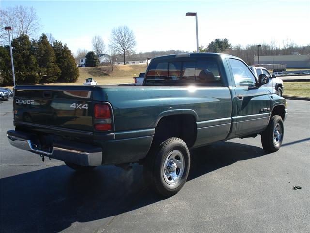 Dodge Ram Pickup 2001 photo 2