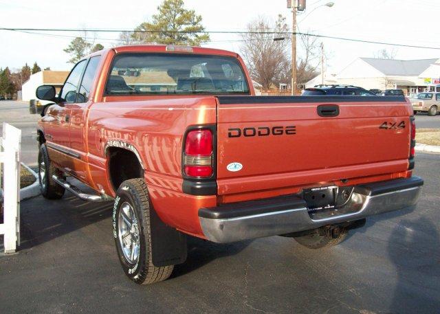 Dodge Ram Pickup 2001 photo 2