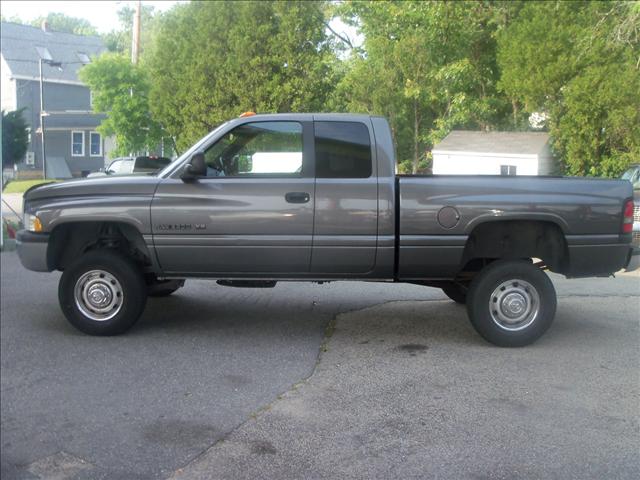 Dodge Ram Pickup 2001 photo 2