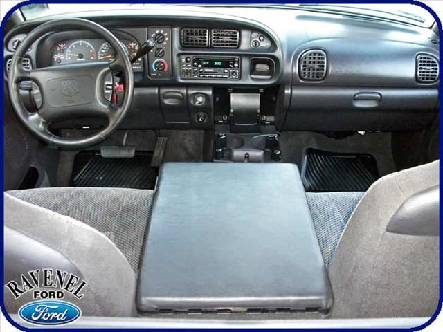 Dodge Ram Pickup 2001 photo 2