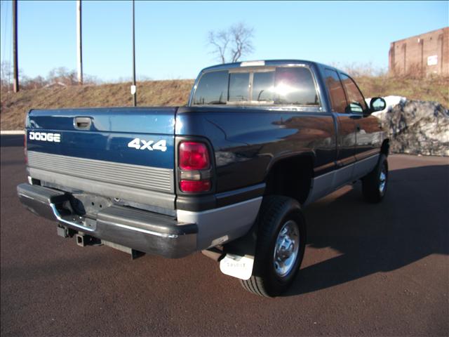 Dodge Ram Pickup 2001 photo 2