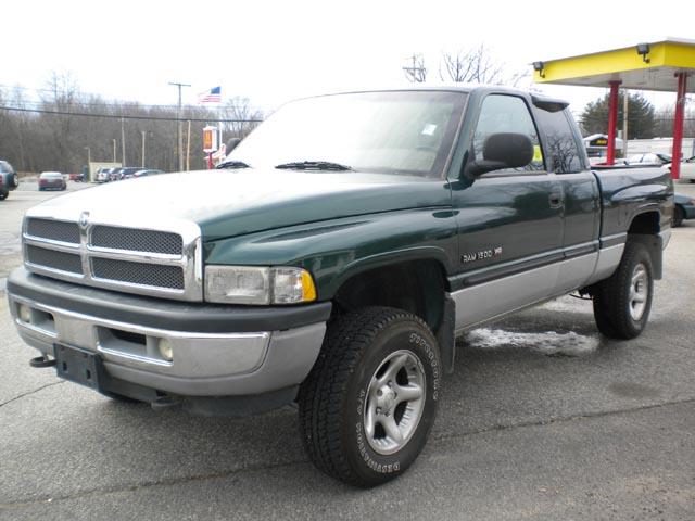 Dodge Ram Pickup 1500 LT 4WD Pickup