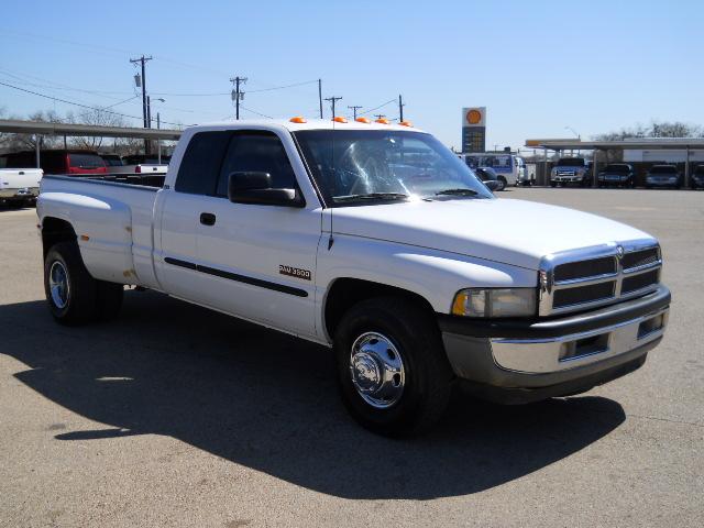 Dodge Ram Pickup 2001 photo 2