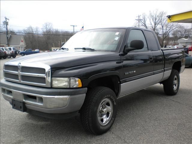 Dodge Ram Pickup 1500 LT 4WD Pickup