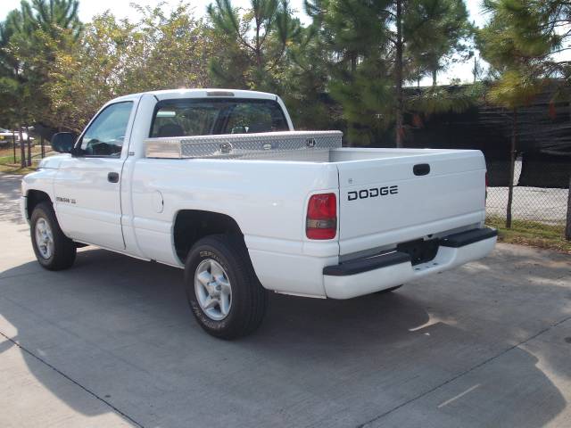 Dodge Ram Pickup 2001 photo 2