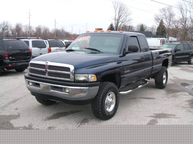 Dodge Ram Pickup 2001 photo 2