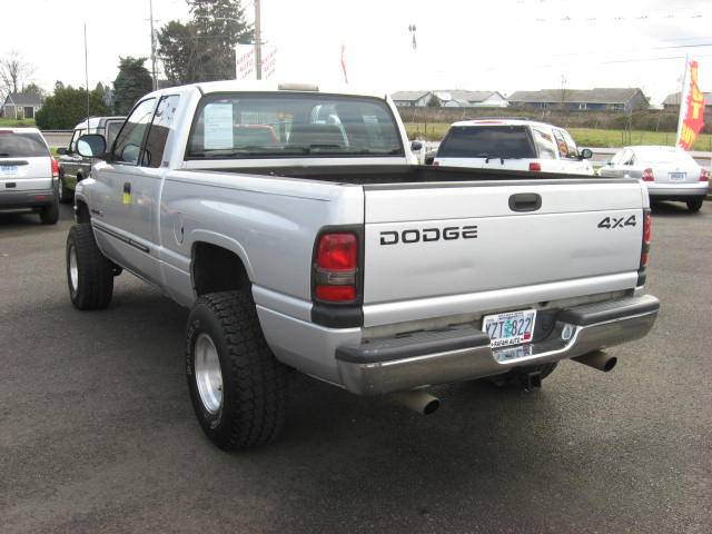 Dodge Ram Pickup 2001 photo 2