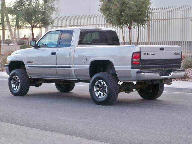 Dodge Ram Pickup 2001 photo 2