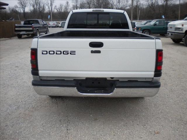 Dodge Ram Pickup 2001 photo 3