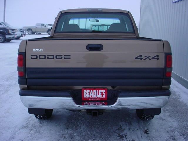 Dodge Ram Pickup 2001 photo 2