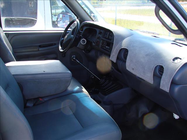 Dodge Ram Pickup 2001 photo 2