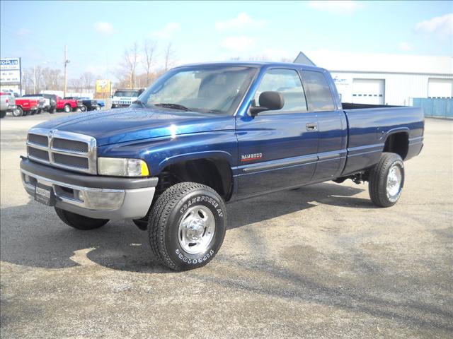 Dodge Ram Pickup 2001 photo 1