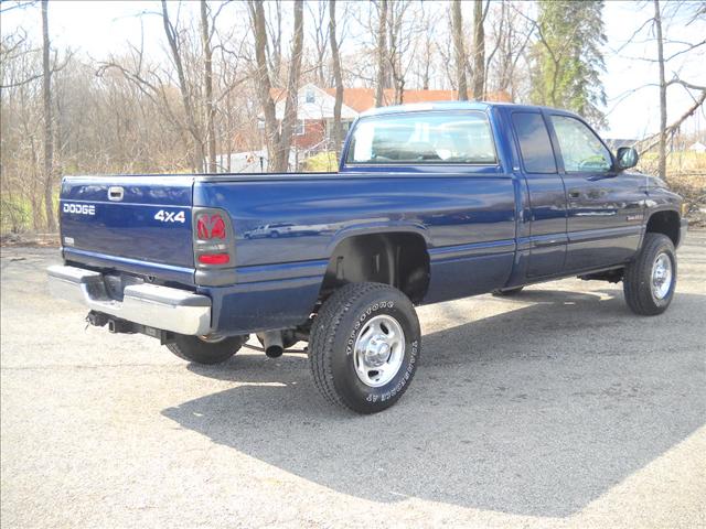 Dodge Ram Pickup 2001 photo 2