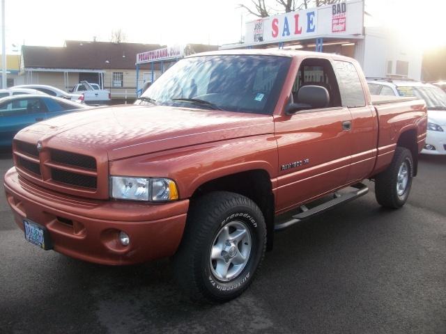 Dodge Ram Pickup SLT Sedan