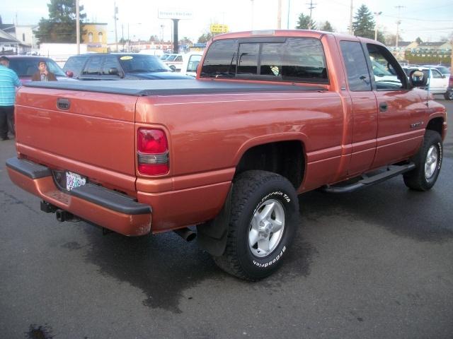 Dodge Ram Pickup 2001 photo 2