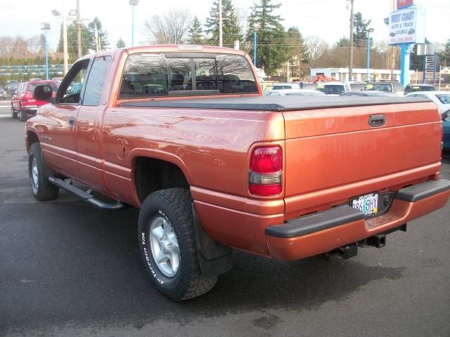 Dodge Ram Pickup 2001 photo 3