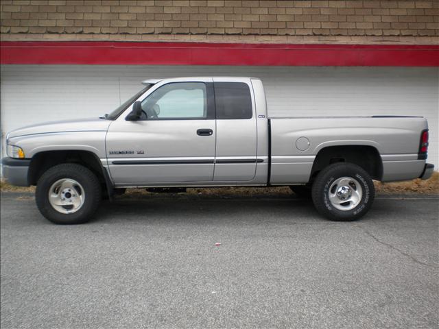 Dodge Ram Pickup 2001 photo 2