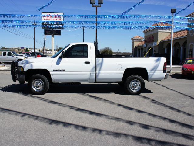 Dodge Ram Pickup 2001 photo 1