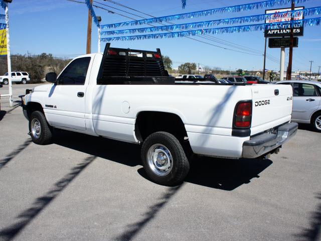 Dodge Ram Pickup 2001 photo 2