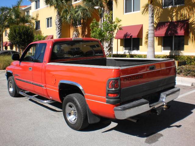 Dodge Ram Pickup 2001 photo 2