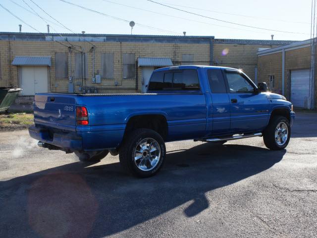 Dodge Ram Pickup 2001 photo 4