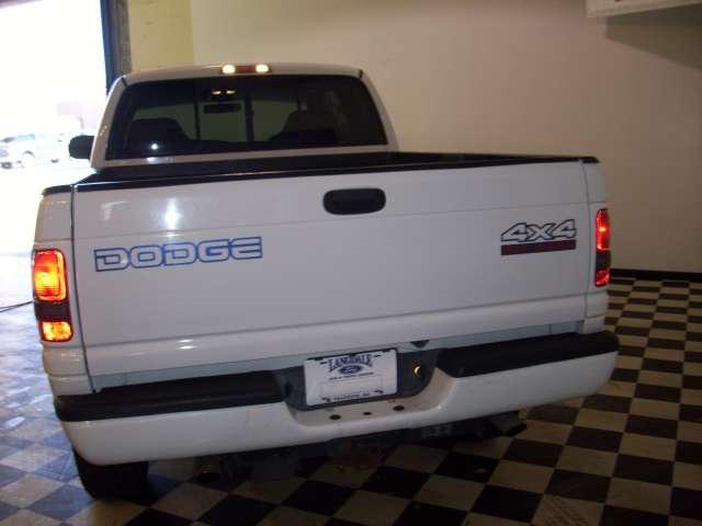 Dodge Ram Pickup 2001 photo 3