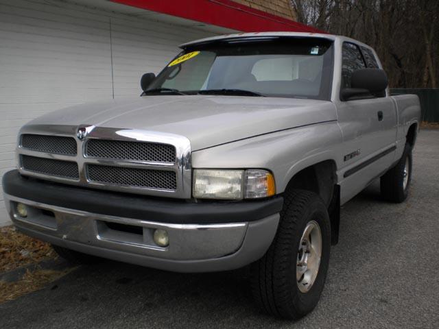 Dodge Ram Pickup 1500 LT 4WD Pickup