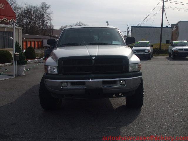 Dodge Ram Pickup 2001 photo 2