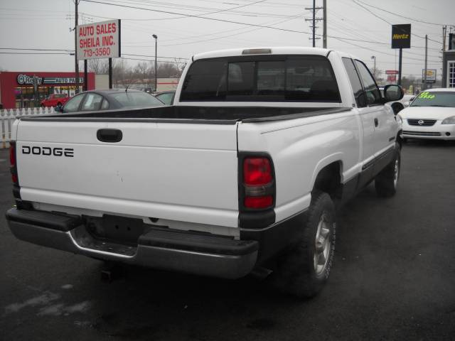 Dodge Ram Pickup 2001 photo 2