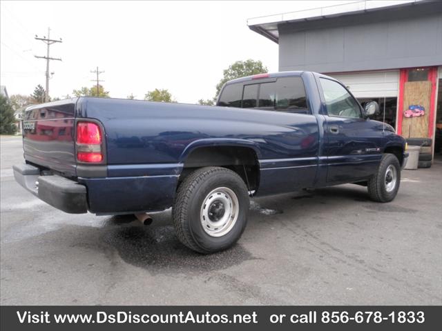 Dodge Ram Pickup 2001 photo 2