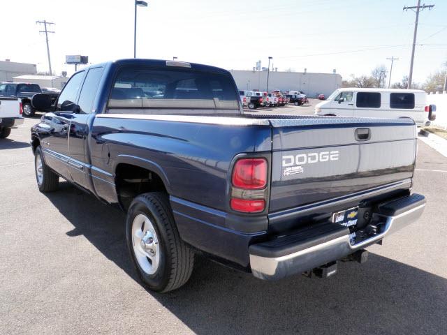 Dodge Ram Pickup 2001 photo 3