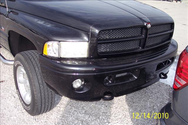 Dodge Ram Pickup 2001 photo 2