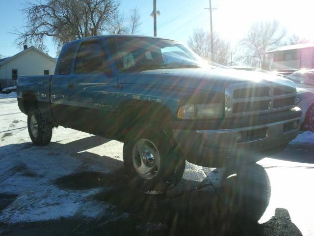 Dodge Ram Pickup 2001 photo 2