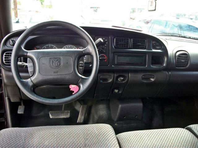 Dodge Ram Pickup 2001 photo 2