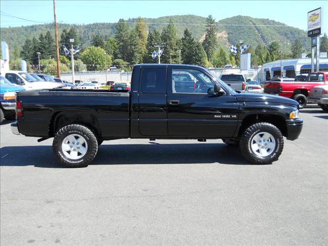 Dodge Ram Pickup 2001 photo 1