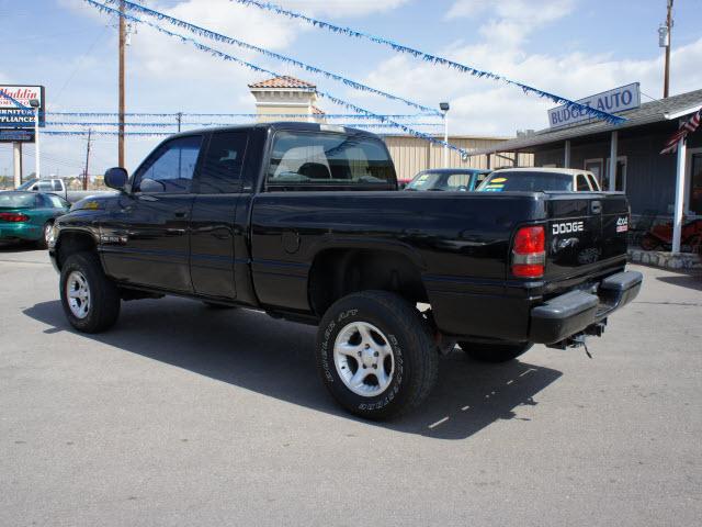 Dodge Ram Pickup 2001 photo 1