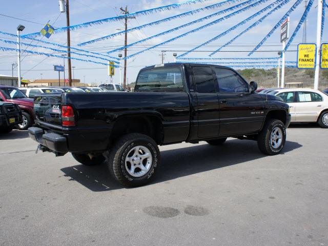 Dodge Ram Pickup 2001 photo 2