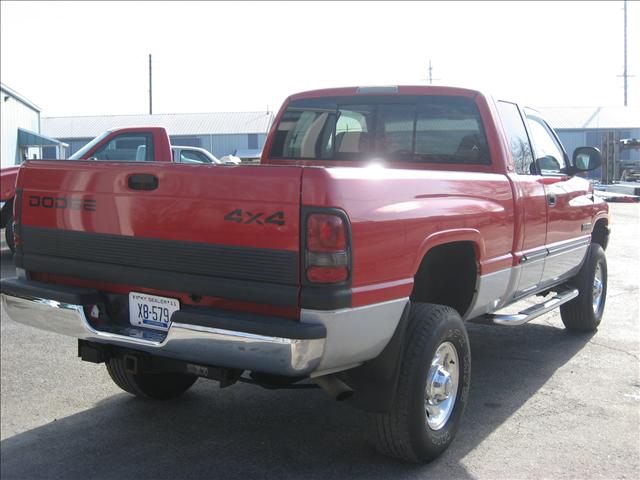 Dodge Ram Pickup 2001 photo 2